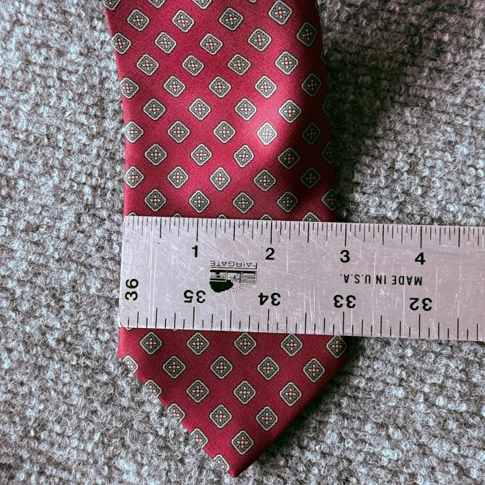 Mens Burgundy Red Geometric‎ Medallion Silk Necktie Classic Business Formal Tie
